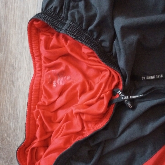 Nike running shorts - Picture 2 of 4